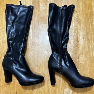 Nine West Black Faux Patent Leather Krayzie Heeled Boots Size 8.5